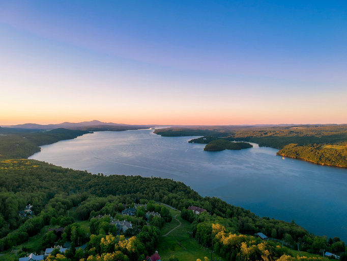 Vue aérienne du lac Magog